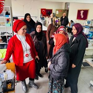 Huzurevi Sakinlerimizden Dikiş Nakış Kursuna Ziyaret - fotoğraf 1