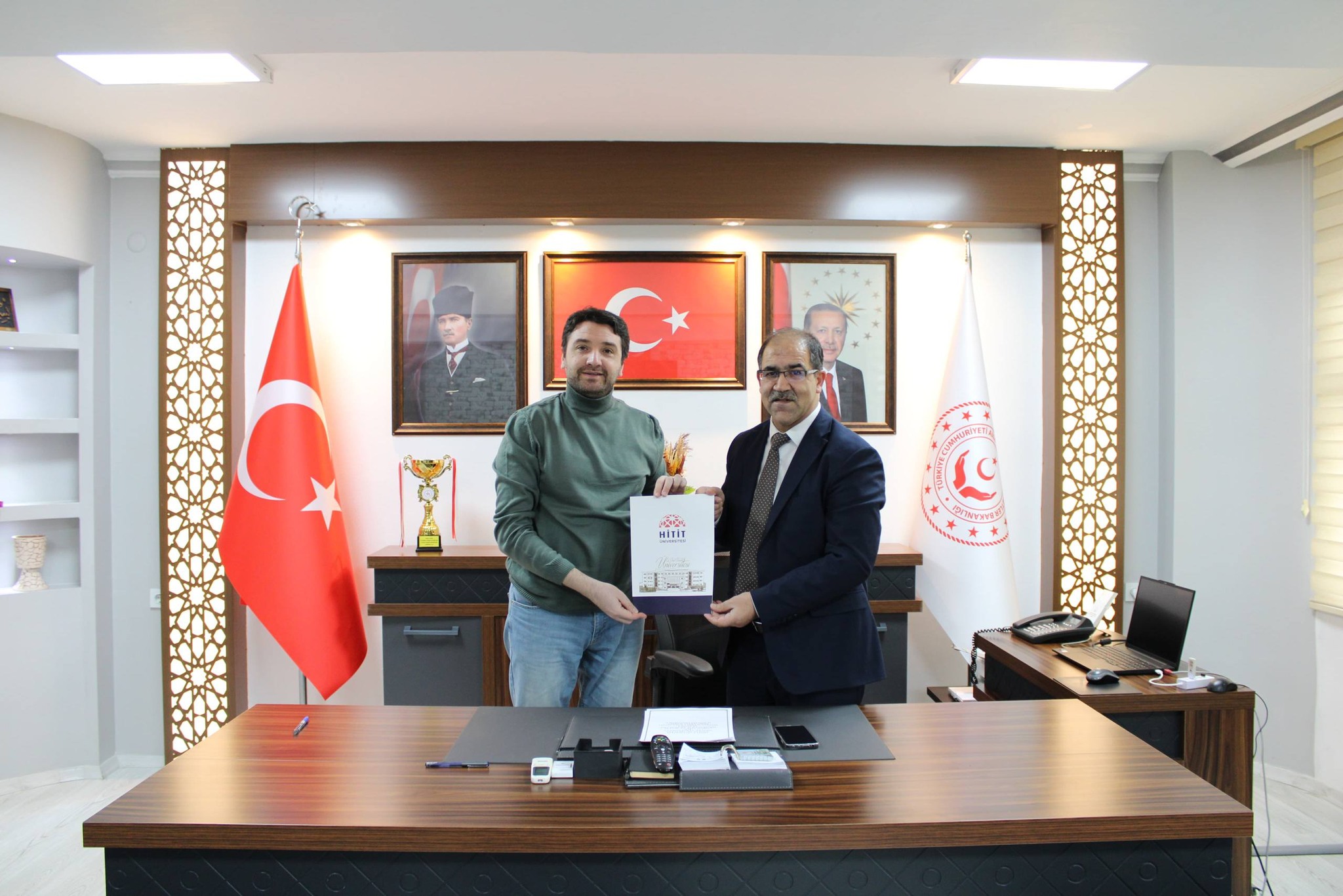 Hitit Üniversitesi Sağlık Hizmetleri Meslek Yüksekokulu ile Aile ve Sosyal Hizmetler İl Müdürlüğümüz arasında iş birliği protokolü imzalandı.