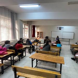 Salihli’de Öğrencilere Yönelik Akran Zorbalığı Farkındalık Atölyesi Gerçekleştirildi - fotoğraf 1