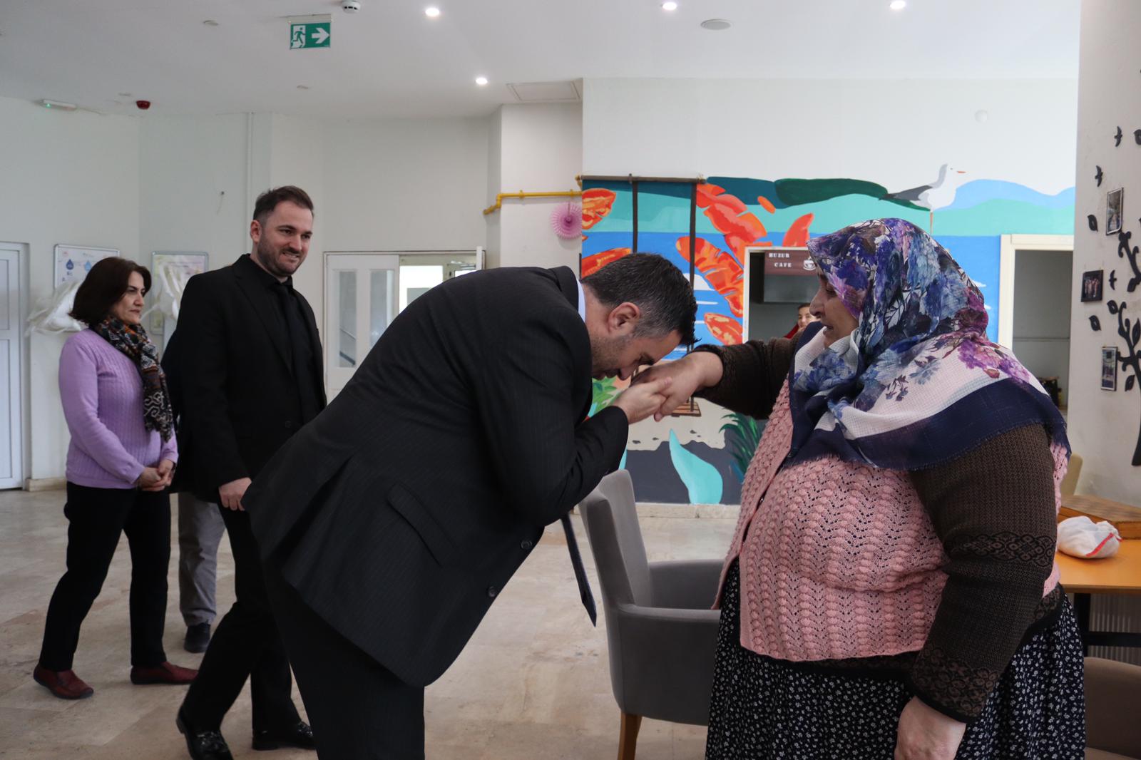 İl Müdürümüz Sn. Ömer TURAN, Çekmeköy Şehit Onur Ensar Ayanoğlu Huzurevi Yaşlı Bakım ve Rehabilitasyon Merkezi’ni Ziyaret Etti