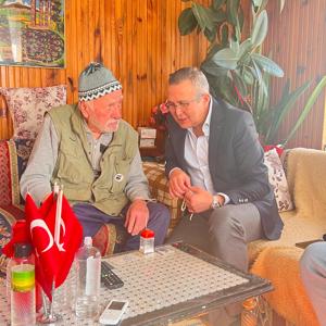 Şehadet İzinde – Yadigâr Aile Projesi Kapsamında Aziz Şehitlerimizin Kıymetli Ailelerini Ziyaret Ediyoruz - fotoğraf 1