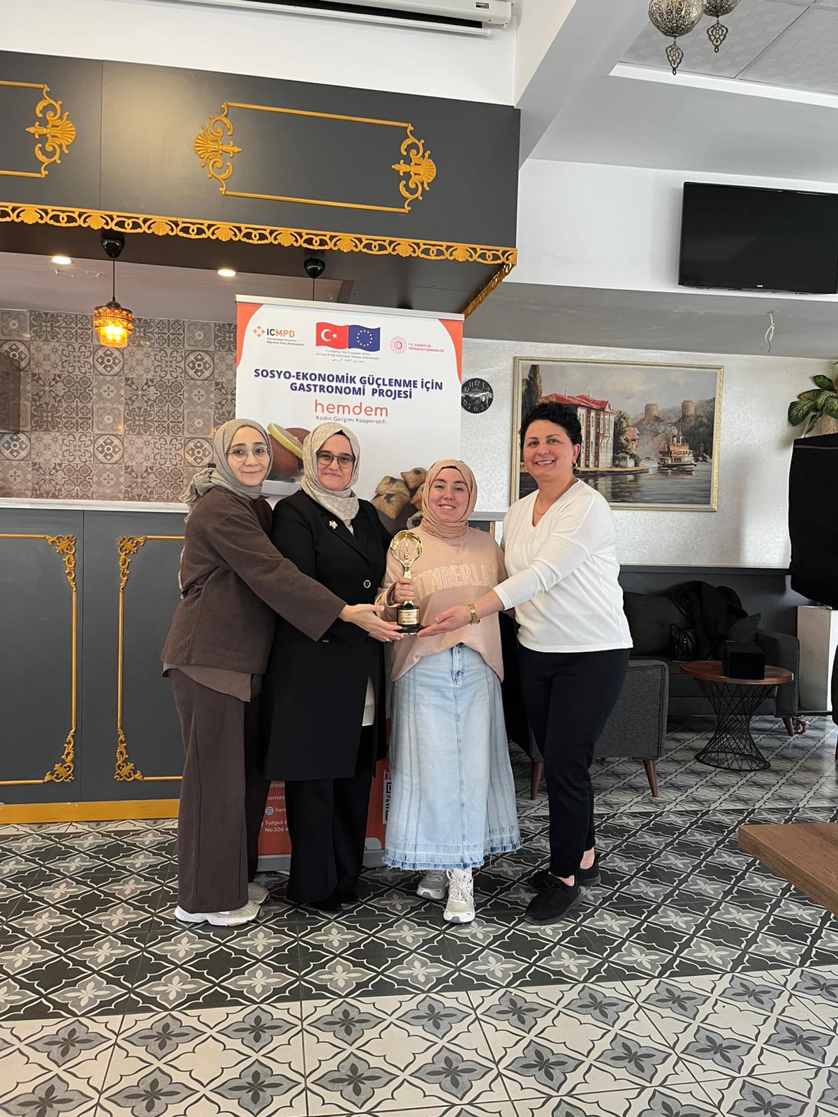 Halkbank Üreten Kadınlar Yarışmasında Türkiye Birincisi Olan Hemdem Kadın Girişimi ve Üretimi Kooperatifine Tebrik Ziyareti Gerçekleştirildi