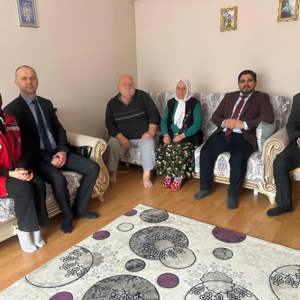 Kahraman Kıbrıs Gazimiz Nuri YÜKSEL’e Anlamlı Ziyaret - fotoğraf 1