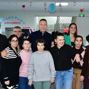 Ramazan, paylaştıkça anlam kazanan; gönüller arasında köprüler kurdukça büyüyen rahmet ve bereket ayıdır. - fotoğraf 1