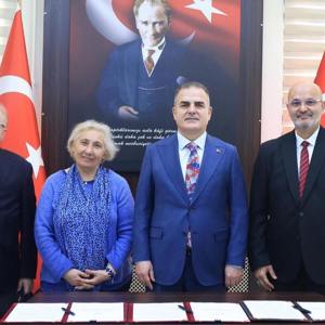 Aile ve Sosyal Hizmetler Bakanlığımız ile UÇK Yapı İnş. Taah. San. Tic. A.Ş. arasında, mülkiyeti Bakanlığımıza ait Muğla ili Datça ilçesinde 14.001,68 m² yüzölçümlü alan üzerine inşa edilecek, 7-18 yaş arası kız çocuklarına hizmet verecek 50 kapasiteli Çocuk Evleri Sitesi için protokol imzalandı. - fotoğraf 2