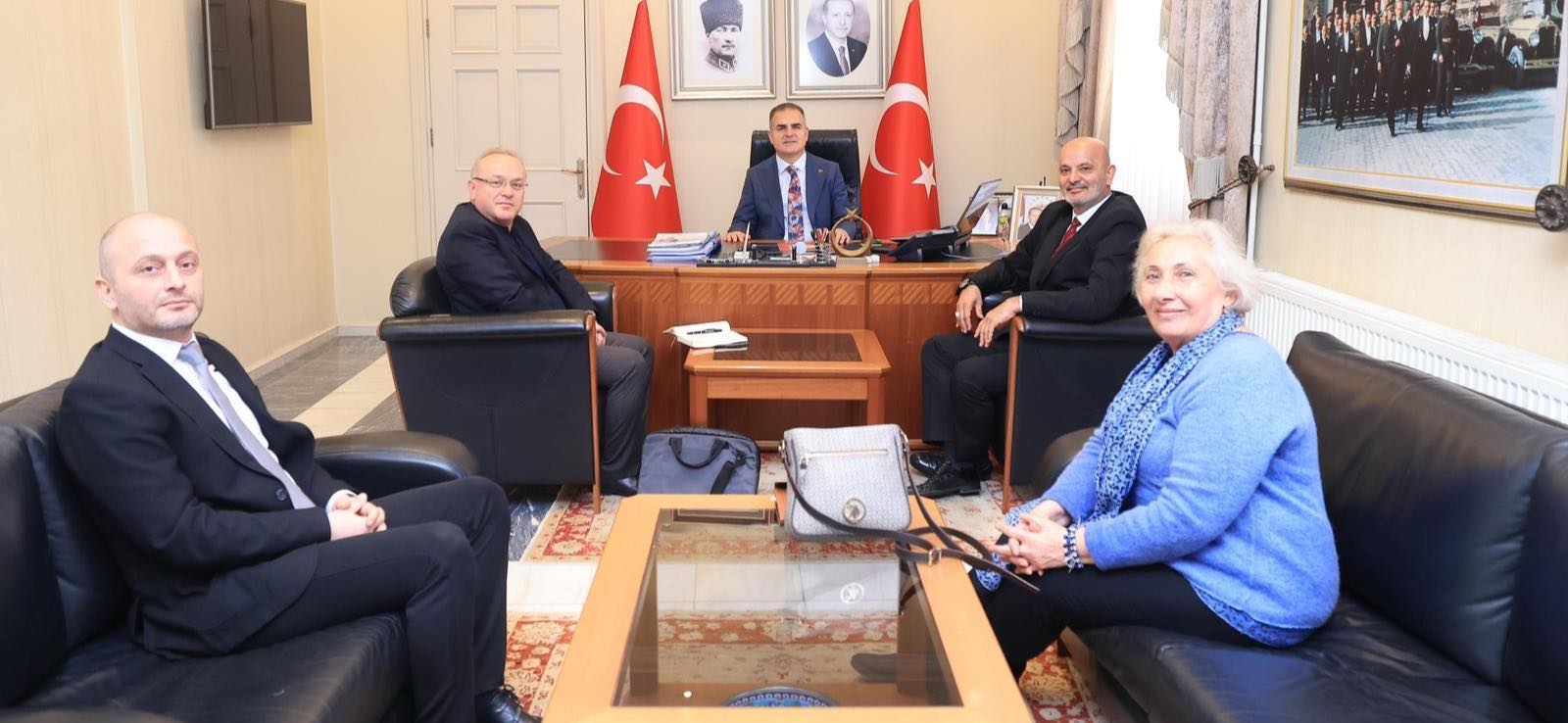 Aile ve Sosyal Hizmetler Bakanlığımız ile UÇK Yapı İnş. Taah. San. Tic. A.Ş. arasında, mülkiyeti Bakanlığımıza ait Muğla ili Datça ilçesinde 14.001,68 m² yüzölçümlü alan üzerine inşa edilecek, 7-18 yaş arası kız çocuklarına hizmet verecek 50 kapasiteli Çocuk Evleri Sitesi için protokol imzalandı.