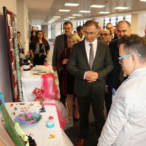 Valimiz Sayın Köksal Şakalar El Sanatları Sergisini Gezdi - fotoğraf 3