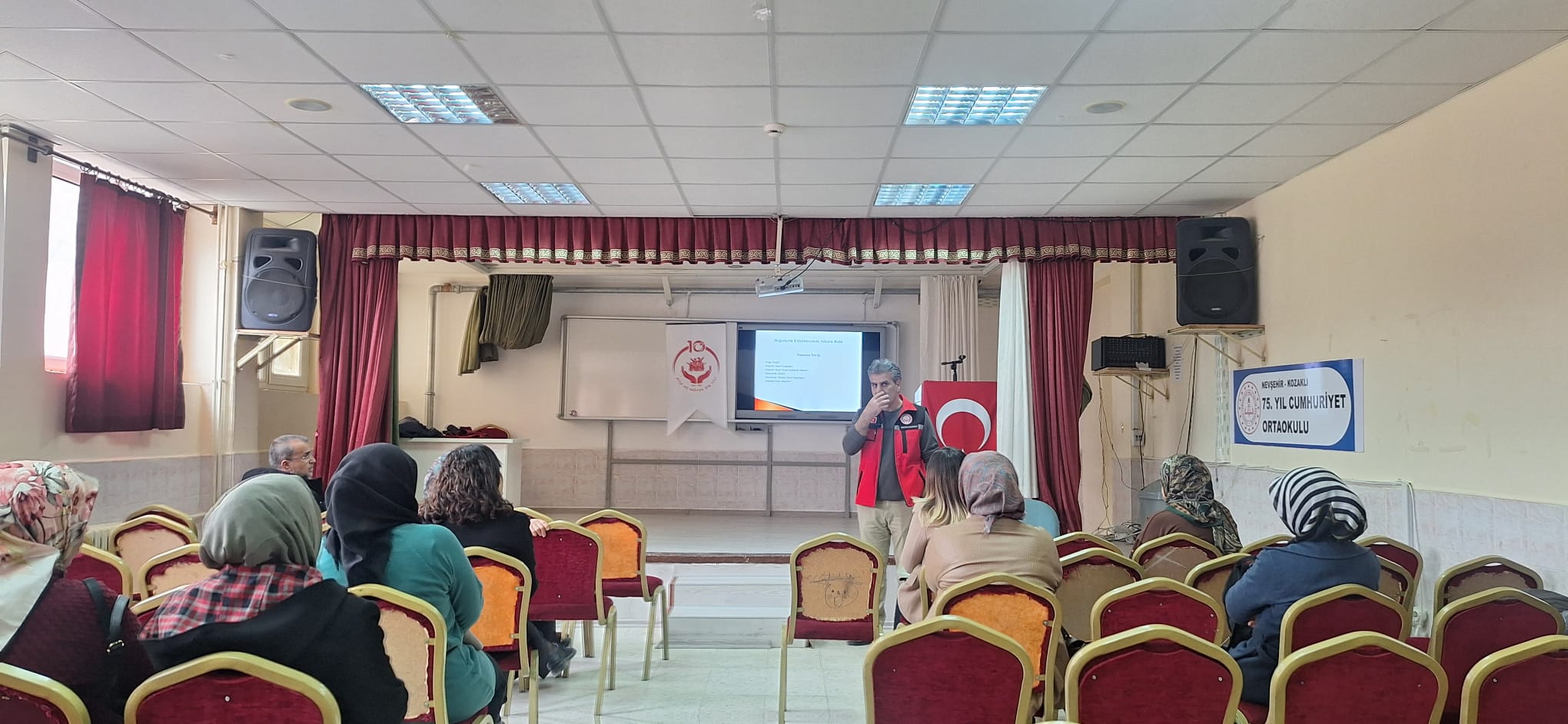 Değerlerin Edinilmesinde Ailenin Rolü konulu eğitim semineri verildi.