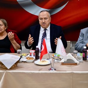 Valimiz Sayın  Ali Fidan , Kapadokya Huzurevi Yaşlı Bakım ve Rehabilitasyon Merkezi’nde kalan kıymetli büyüklerimiz ile iftar programında bir araya geldi. - fotoğraf 5