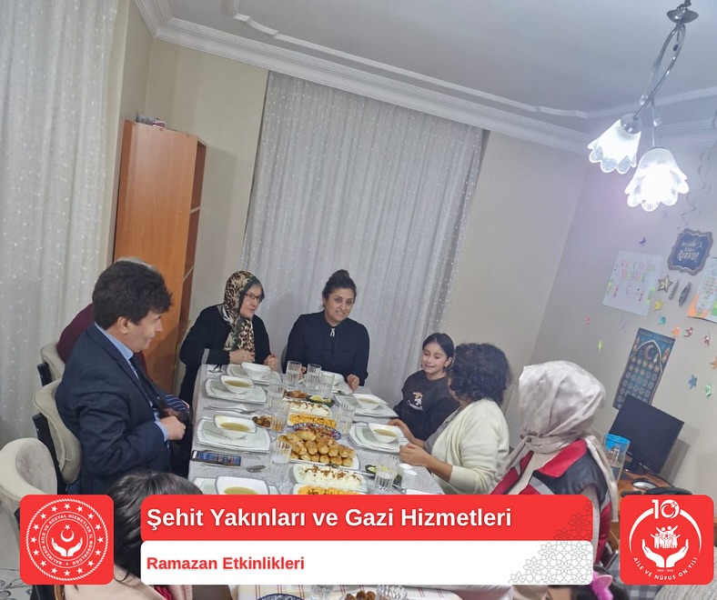 Aziz şehitlerimizin kıymetli yakınlarıyla iftar sofrasındayız.