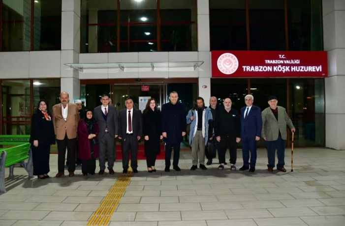 Sayın Valimiz Tahir Şahin Kuruluşumuz Köşk Huzurevinde Kalan Kıymetli Büyüklerimizle İftar Programında Bir Araya Geldi.