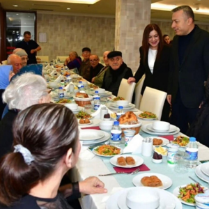 Sayın Valimiz Tahir Şahin Kuruluşumuz Köşk Huzurevinde Kalan Kıymetli Büyüklerimizle İftar Programında Bir Araya Geldi. - fotoğraf 1