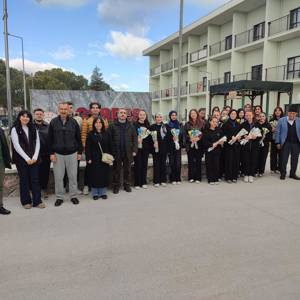 Öğrencilerden Gördes Huzurevi’ne Anlamlı Ziyaret Gerçekleştrildi - fotoğraf 1