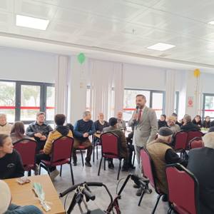 Öğrencilerden Gördes Huzurevi’ne Anlamlı Ziyaret Gerçekleştrildi - fotoğraf 3
