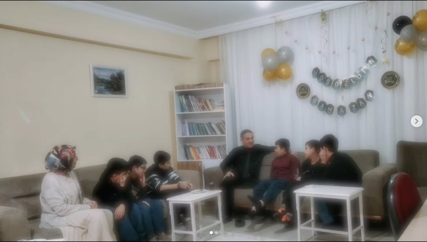 İl Müdürümüz Adem YÜCEL, Çocuk Evleri Koordinasyon Merkezi Müdürlüğümüzde kalan geleceğimizin teminatı çocuklarımızla iftarda bir araya geldi.