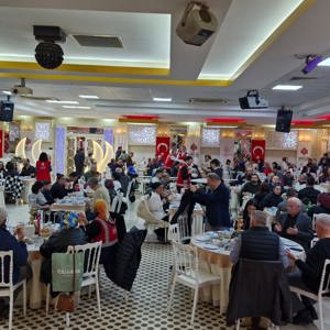 Güçlü Adımlarla Geleceğe Yürüyen Gençlerimizle Gönül Sofrasında Buluştuk - fotoğraf 4