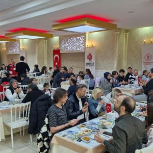 Güçlü Adımlarla Geleceğe Yürüyen Gençlerimizle Gönül Sofrasında Buluştuk - fotoğraf 2