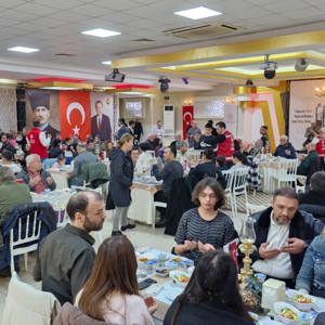 Güçlü Adımlarla Geleceğe Yürüyen Gençlerimizle Gönül Sofrasında Buluştuk - fotoğraf 6