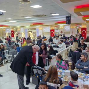 Güçlü Adımlarla Geleceğe Yürüyen Gençlerimizle Gönül Sofrasında Buluştuk - fotoğraf 8