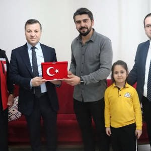 Aile Ve Sosyal Hizmetler Bakanlığımız Tarafından Düzenlenen Kısa Film Yarışmasında İlimizden Katılım Sağlayan Samet Yılmaz Eseriyle Türkiye Üçüncüsü Olmuştur - fotoğraf 1