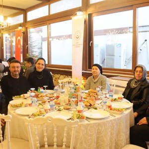 81 İlde Eş Zamanlı Olarak Düzenlenen Büyük Aile Sofrasında İlimizde Şehit Ailelerimiz Ve Gazilerimizle Aynı Sofrada Buluştuk - fotoğraf 9