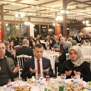 81 İlde Eş Zamanlı Olarak Düzenlenen Büyük Aile Sofrasında İlimizde Şehit Ailelerimiz Ve Gazilerimizle Aynı Sofrada Buluştuk - fotoğraf 13