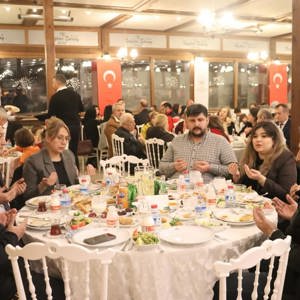 81 İlde Eş Zamanlı Olarak Düzenlenen Büyük Aile Sofrasında İlimizde Şehit Ailelerimiz Ve Gazilerimizle Aynı Sofrada Buluştuk - fotoğraf 15