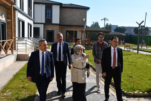 Bakanlığımız tarafından ilimize kazandırılan Çocuk Evleri Sitesi ve İhtisaslaşmış Çocuk Evleri Sitesi Müdürlüğümüzün inşaatı tamamlanan hizmet binalarını yerinde inceleme