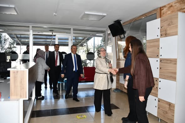 Cocuk Hizmetleri Genel Müdürlüğü Rehberlik ve Toplumsal Destek Hizmetleri Daire Baskani Sayin Ayse Turkay Aydemir ve Personel Genel Mudurlugu Daire Baskani Sayin Mustafa Simsek, devlet himayesindeki cocuklarimizi ziyareti