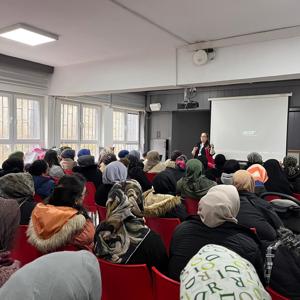 Sosyal Hizmet Merkezlerimiz Tarafından İlimiz Genelinde Aile Eğitim Programı Kapsamında verilen Eğitimlerimiz Düzenli Olarak Devam Ediyor - fotoğraf 3
