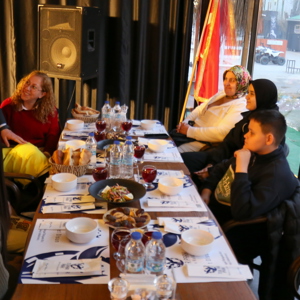 Geniş Katılımlı Aile Sofrası - fotoğraf 3