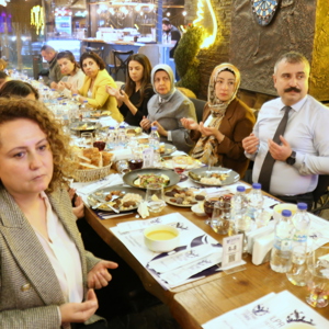 Geniş Katılımlı Aile Sofrası - fotoğraf 5