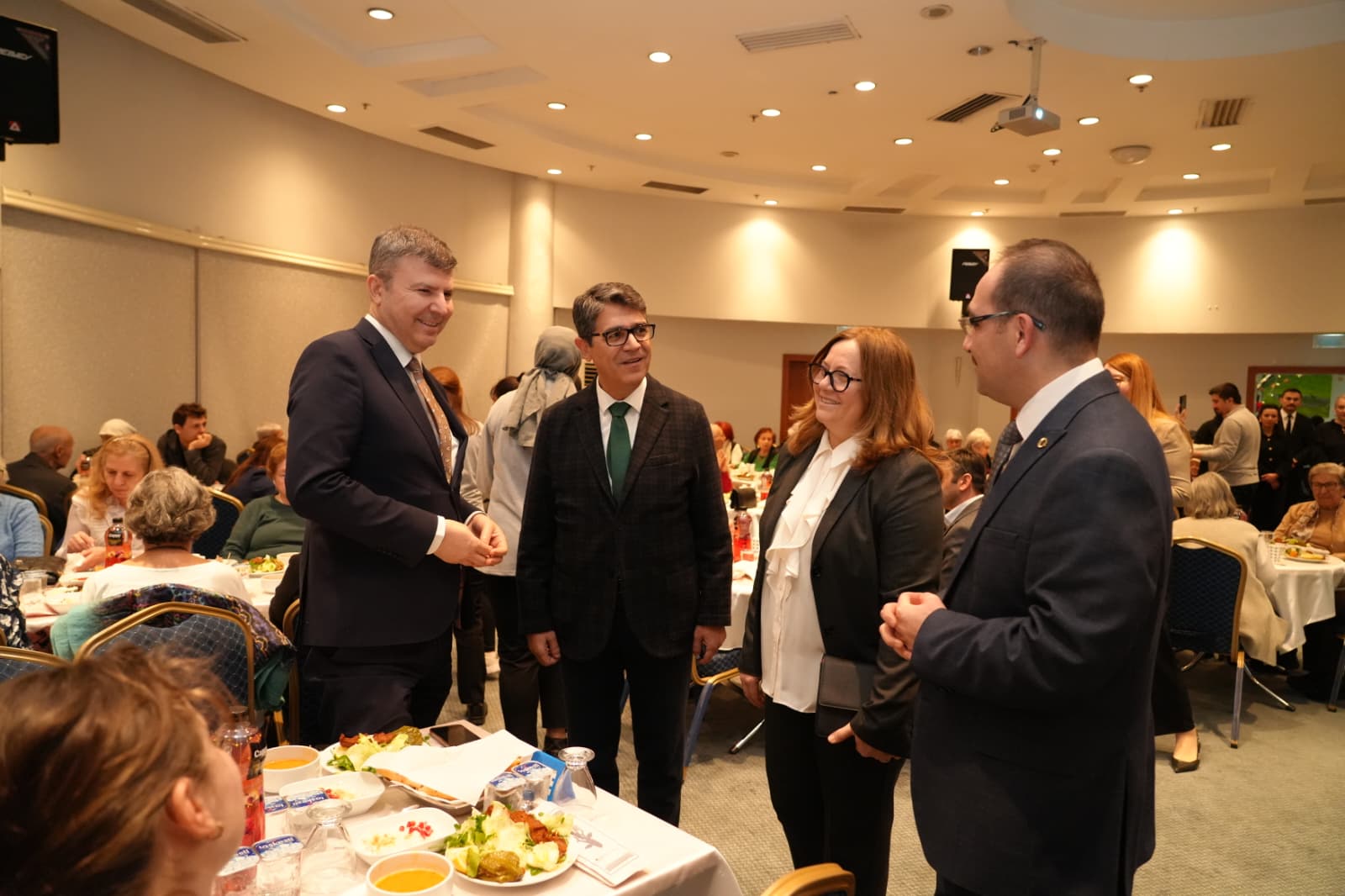 Ramazan Bereketi 75. Yıl Huzurevi Sofrasında Paylaşıldı