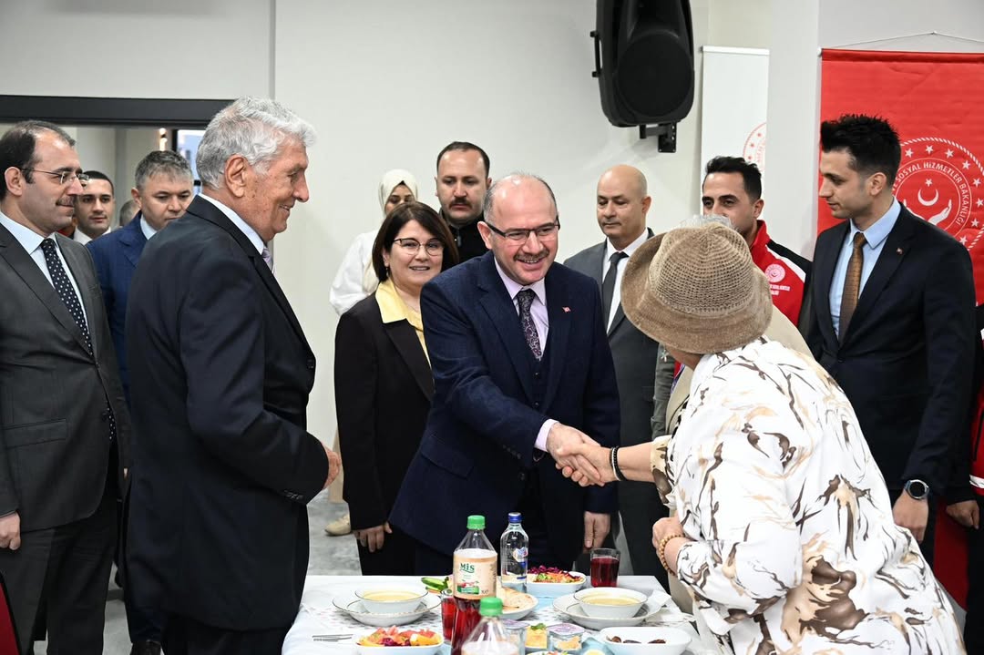 Valimiz Sayın Mehmet Fatih Serdengeçti ve İl Müdürümüz Tolga Nacar Kadirli Huzurevi’nde İftar Programına Katıldı