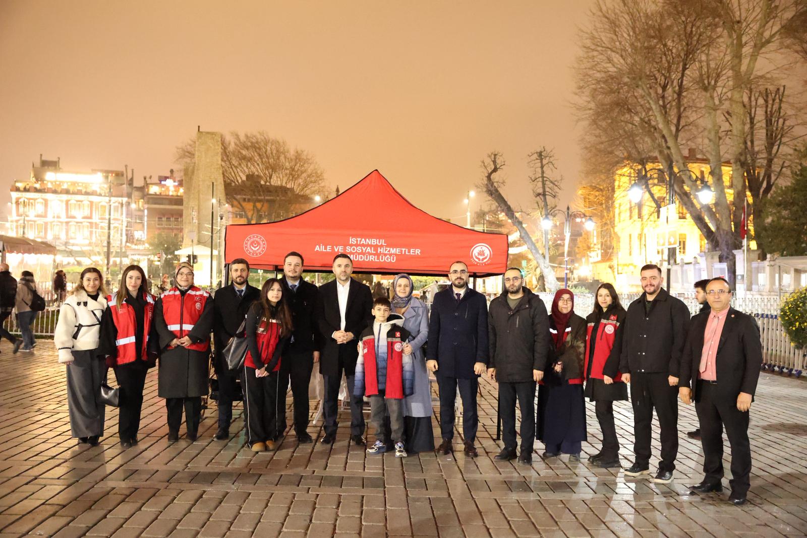 İl Müdürlüğümüze Bağlı Sosyal Hizmet Merkezlerimizce Teravih Namazı Sonrası Kurulan Mobil Noktalarda Koruyucu ve Önleyici Sosyal Hizmet Çalışması Gerçekleştirildi
