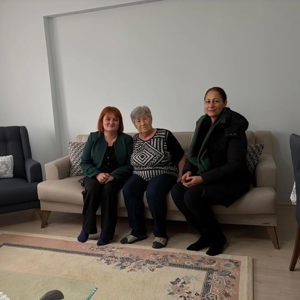 Çocuk Hizmetleri AR-GE ve Proje Daire Başkanı Serpil Ahu Demiralp’ten Koruyucu ve Şehit Ailelerine Ziyaret - fotoğraf 1