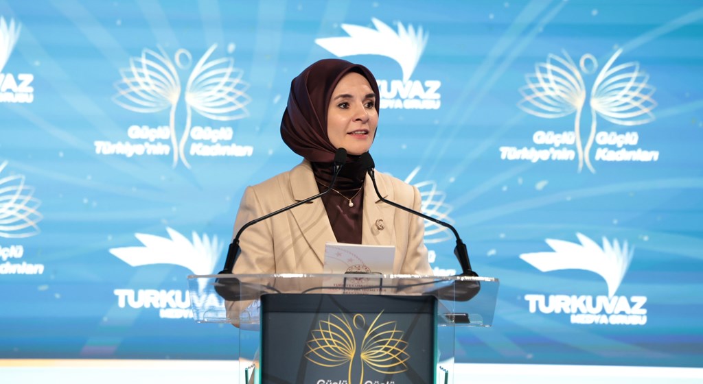 Bakanımız Göktaş, "Güçlü Türkiye'nin Güçlü Kadınları Zirvesi" iftar programına katıldı