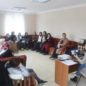 Yenice ADEM Kursiyerlerine Yönelik Aile İçi Ve Kadına Yönelik Şiddetle Mücadele Farkındalık Semineri Gerçekleştirildi - fotoğraf 1