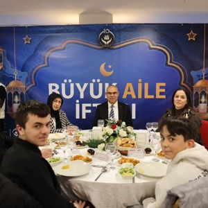 Valimiz Sayın Mustafa KOÇ, Öksüz ve Yetim Çocuklarımızla İftar Sofrasında Buluştu - fotoğraf 1