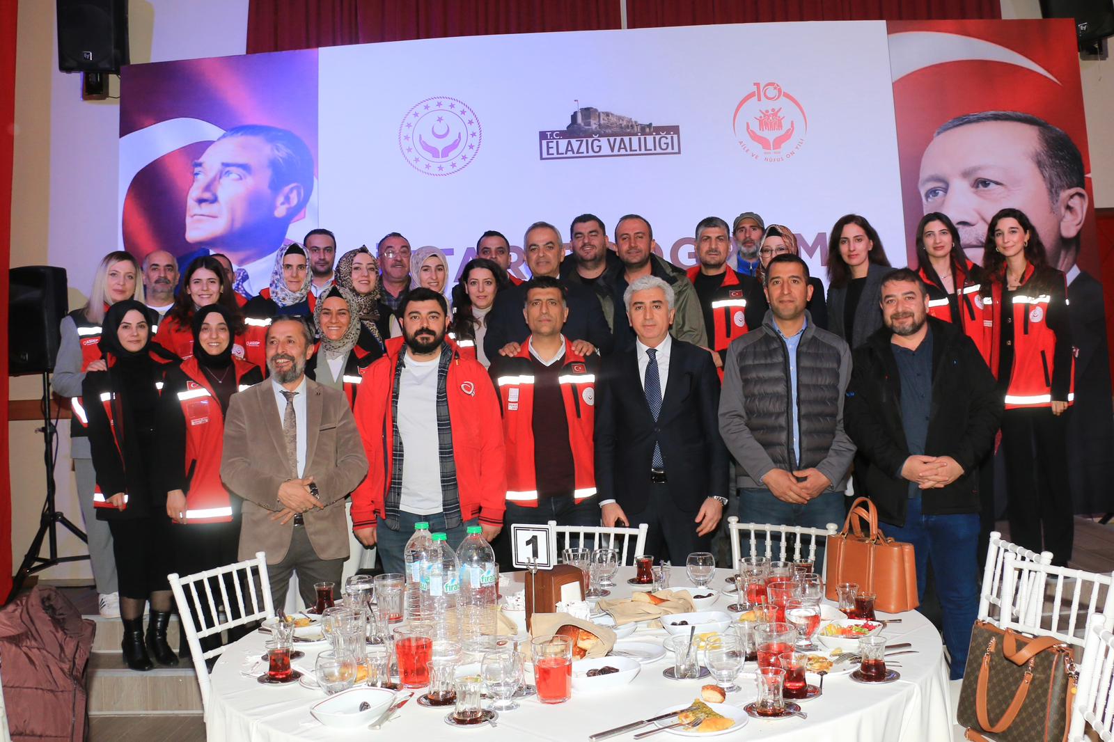 ENGELLİ BİREYLERİMİZ SOSYAL VE EKONOMİK DESTEK HİZMET MODELİMİZDEN YARARLANAN ÇOCUKLARIMIZ VE ÖKSÜZ VE YETİM ÇOCUKLARIMIZLA İFTAR YEMEĞİ GERÇEKLEŞTİ