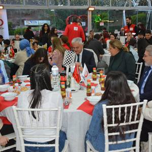 Dünya Yetimler Günü’nde Anlamlı İftar Programı Düzenlendi - fotoğraf 1