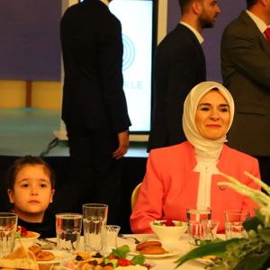 Bakanımız Sayın Mahinur ÖZDEMİR GÖKTAŞ’ın Katılımıyla Dünya Yetim Günü’nde Anlamlı İftar Buluşması - fotoğraf 8