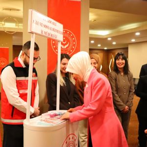 Bakanımız Sayın Mahinur ÖZDEMİR GÖKTAŞ’ın Katılımıyla Dünya Yetim Günü’nde Anlamlı İftar Buluşması - fotoğraf 9