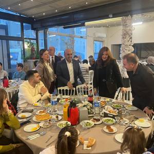 Akhisar’da Dünya Yetimler Günü İftar Programı Düzenlendi - fotoğraf 2