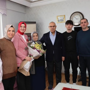 Valimiz Sayın Mustafa KOÇ’tan Şehit Ailesine Anlamlı Ziyare - fotoğraf 1