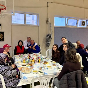 Şehadet İzinde – Yadigâr Aile Projesi Kapsamında Şehit Ailelerimizle İftar Programı Gerçekleştirildi - fotoğraf 1