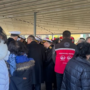 Kıbrıs Gazimiz Emekli Oramiral İrfan Tınaz Son Yolculuğuna Uğurlandı - fotoğraf 3