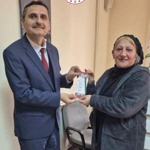Dr. Hüseyin Mollaoğlu, 8 Mart Dünya Kadınlar Günü Kapsamında İl Müdürlüğümüzde Görev Yapan Kadın Personelimizin Gününü Kutlayarak Kendilerine Hediye Takdim Etti. - fotoğraf 1