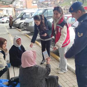 Demirci’de Kadına Yönelik Şiddetle Mücadele İçin Bilgilendirme Çalışması Yapıldı - fotoğraf 4