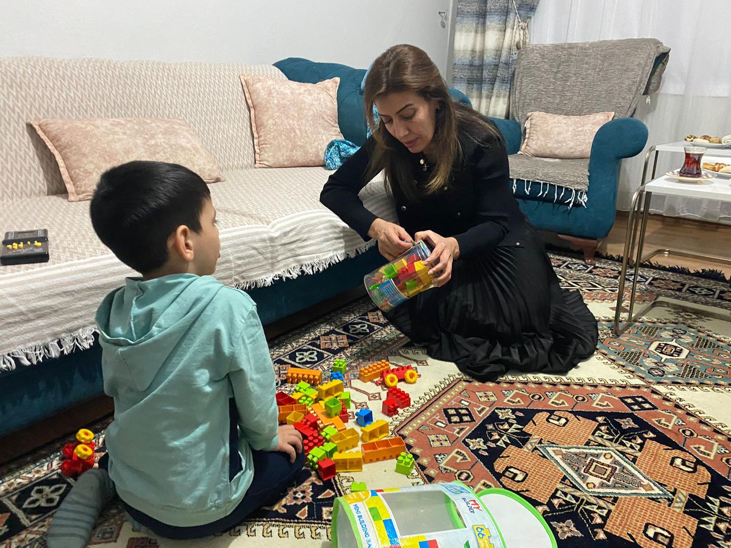 Yunusemre’de Hizmet Alan Ailelere Hane Ziyareti Yapıldı